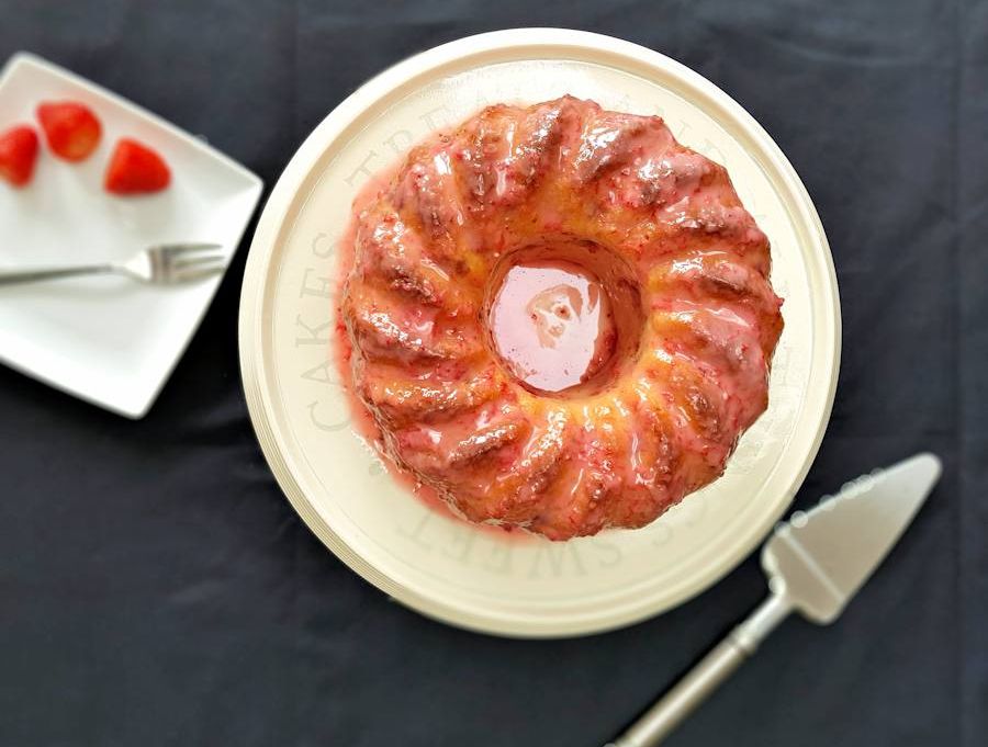 strawberry yoghurt bundt cake cuisinefiend.com