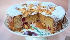 almond cake with raspberries