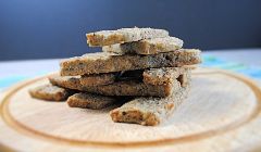 Blue cheese oat biscuits