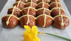 choc cross buns