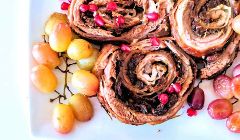 lamb breast with raisins and grapes