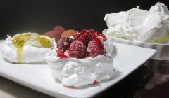 mini pavlovas