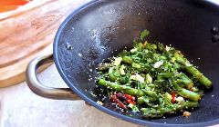 spicy stir fried asparagus