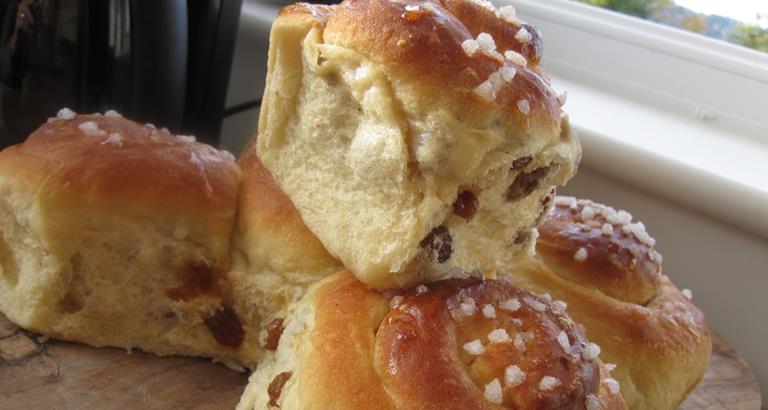 Apricot buns