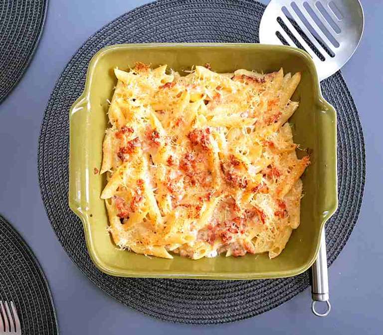 pasta with bacon and cream cuisinefiend.com