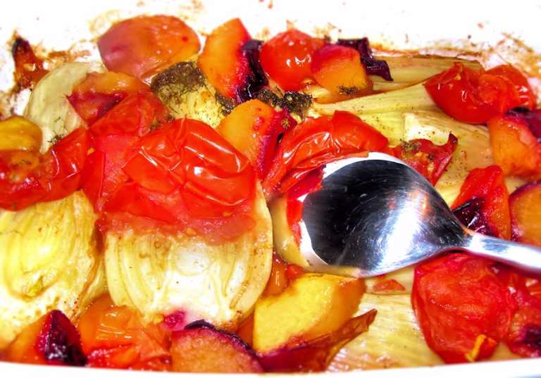 Baked fennel with tomatoes and plums