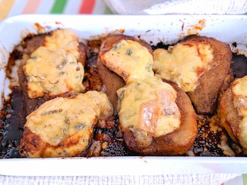 spiced pears with blue cheese