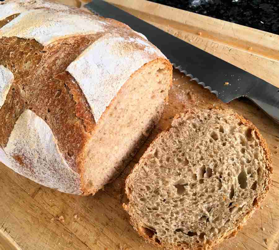 Sourdough: mixing the dough 