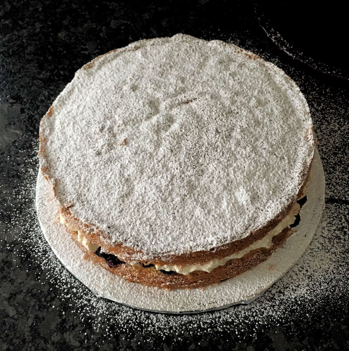 blueberry and cream sponge cake cuisinefiend.com