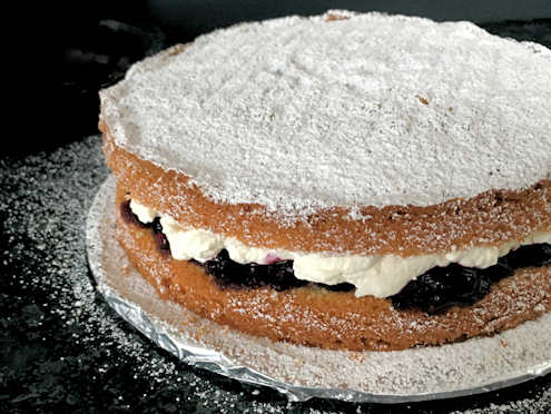 blueberry and cream sponge cake