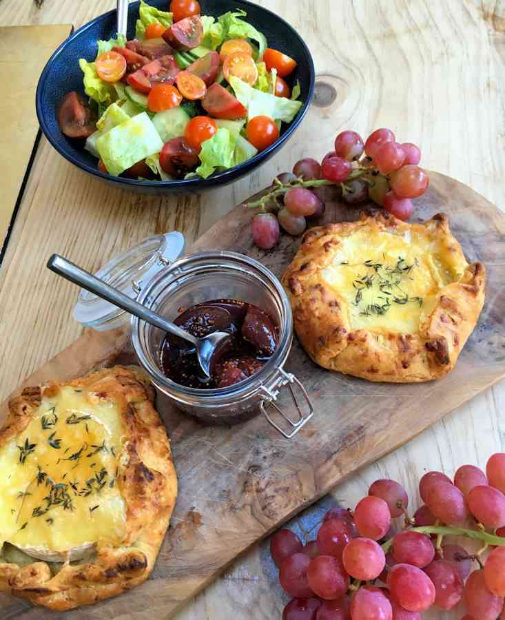 baked camembert in shortcrust pastry cuisinefiend.com