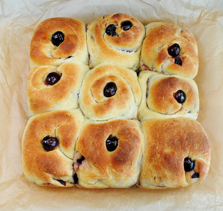 cherry buns cuisinefiend.com
