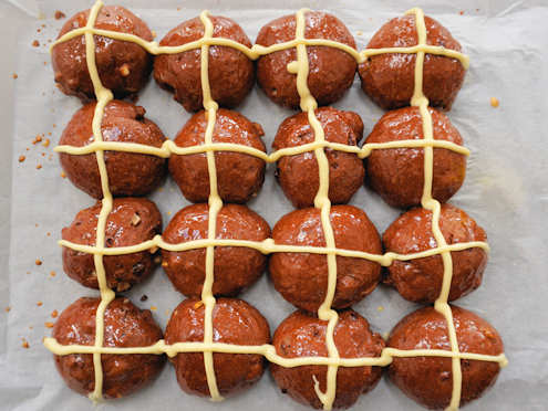 choc cross buns
