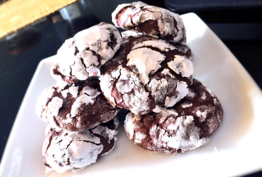 Chocolate crinkle cookies