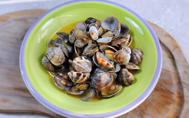 Garlic clams