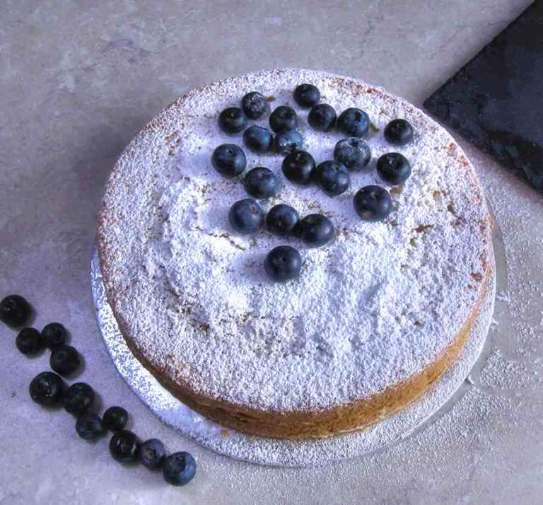 Genoise cake with mascarpone blueberry filling
