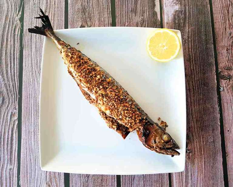 grilled whole mackerel with spice crust cuisinefiend.com