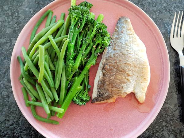 fish and greens
cuisinefiend.com keto diary