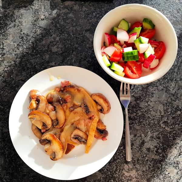salad and cheesy mushrooms cuisinefiend.com keto diary
