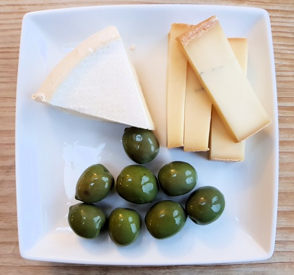 cheese and olives 

cuisinefiend.com keto diary