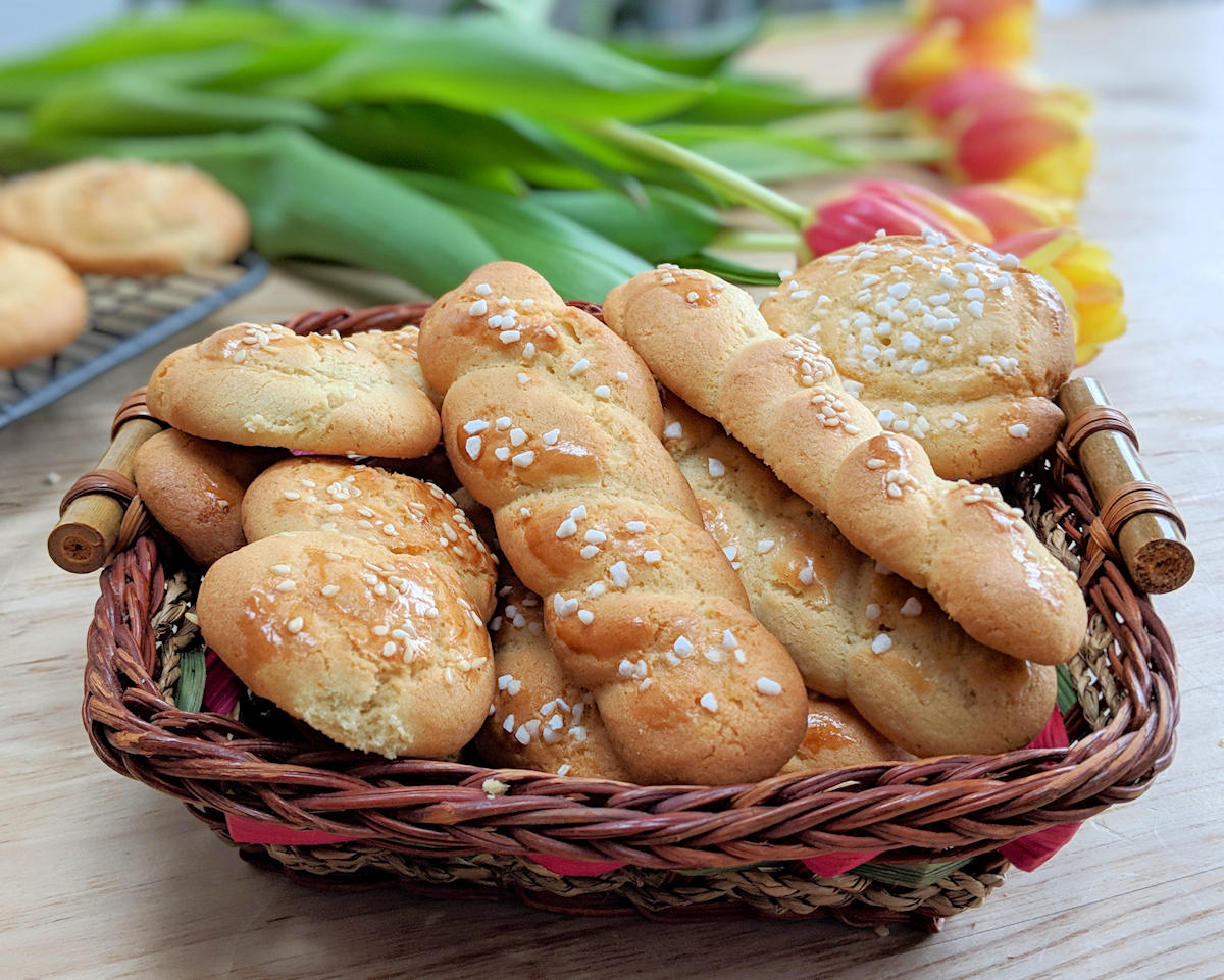 koulourakia greek easter cookies cuisinefiend.com