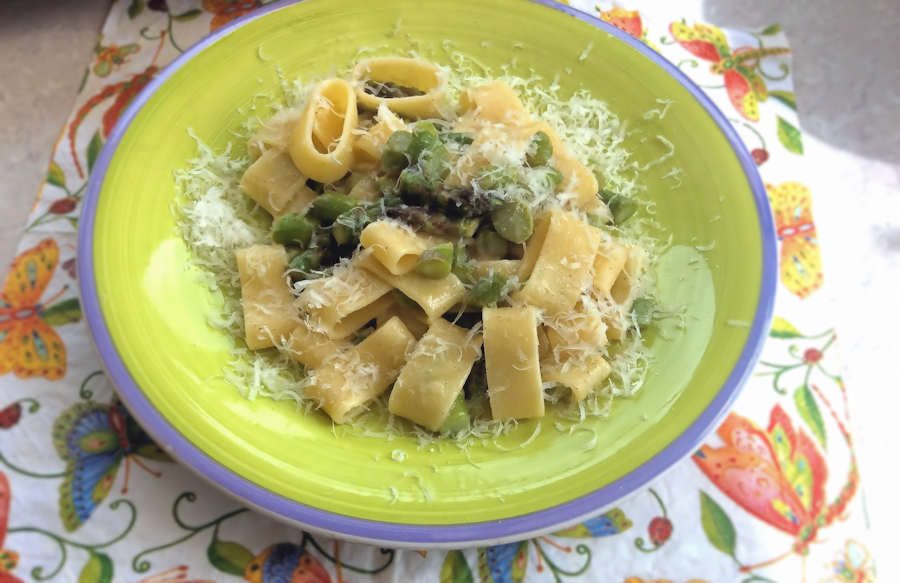 Pasta with lemon and asparagus