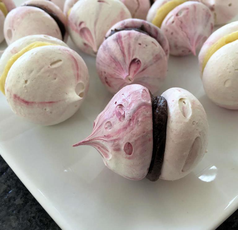 meringue kisses with chocolate filling cuisinefiend.com