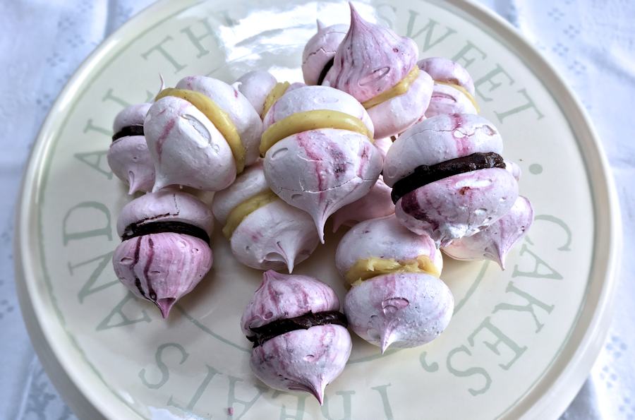 Meringue kisses