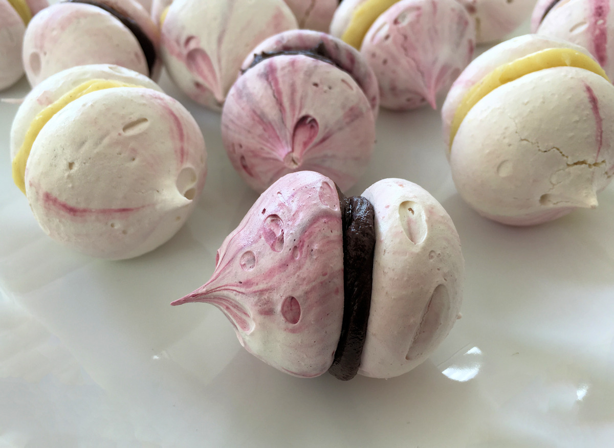 meringue kisses with chocolate filling cuisinefiend.com