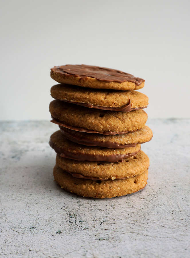 milk chocolate digestives cuisinefiend.com