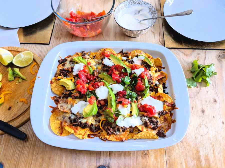 beef chilli nachos cuisinefiend.com