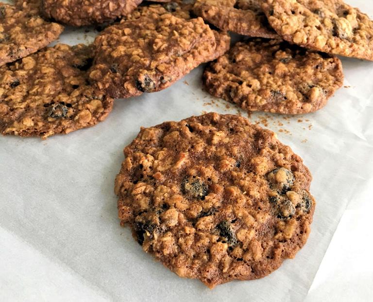 oatmeal raisin cookies cuisinefiend.com
