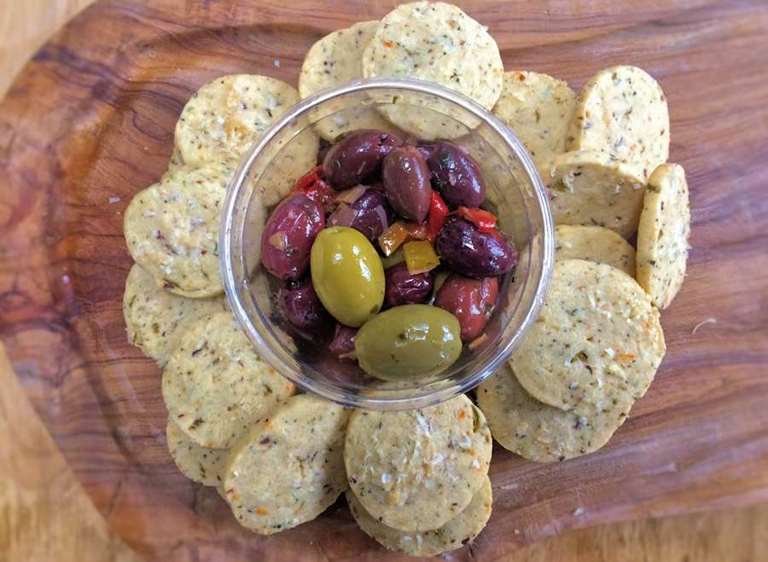 Olive and seaweed crackers