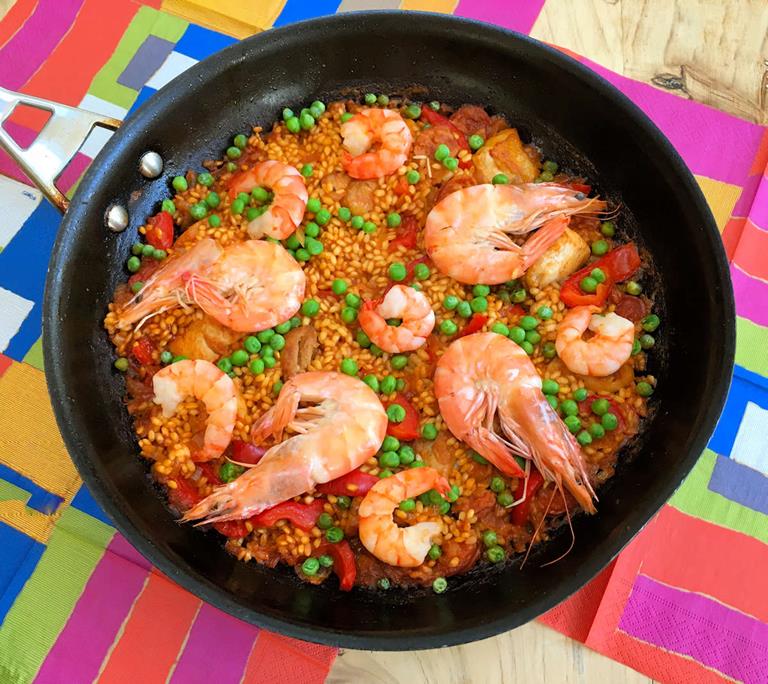 chicken and prawn paella cuisinefiend.com