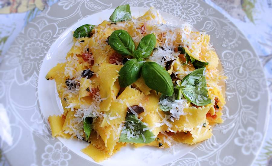 Pappardelle with tomatoes