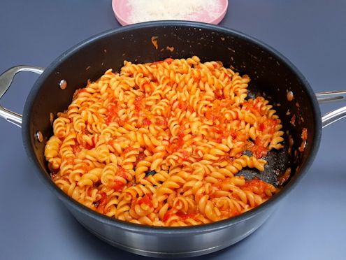pasta with red pepper sauce