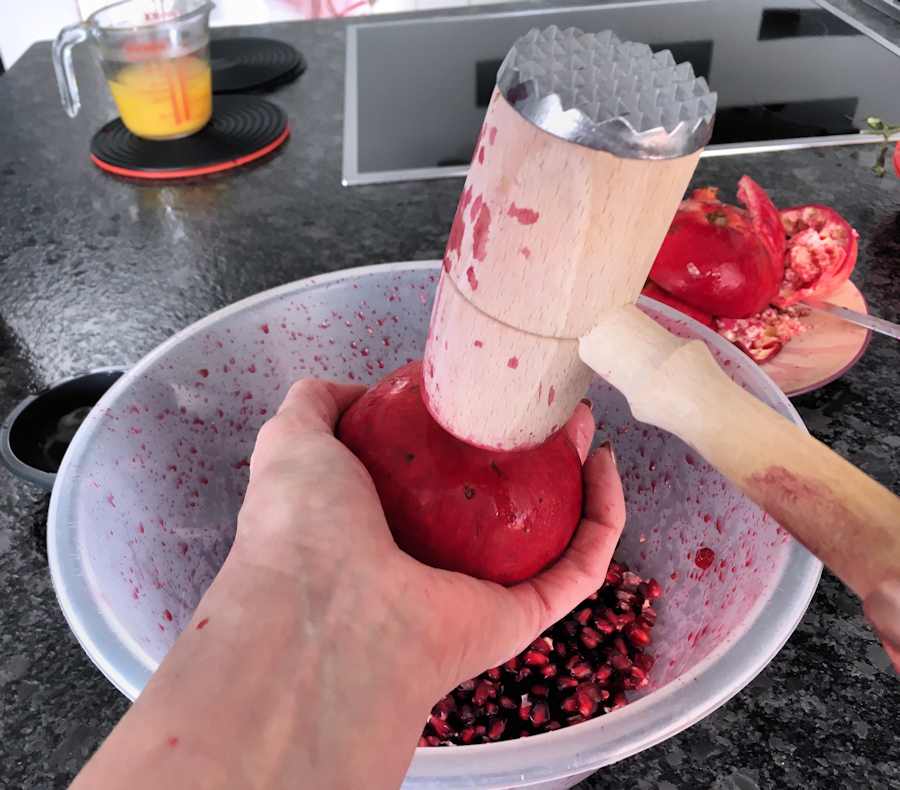 how to seed a pomegranate