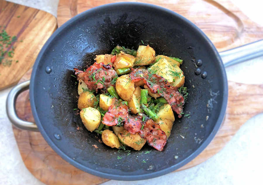 Potato salad with asparagus and pancetta