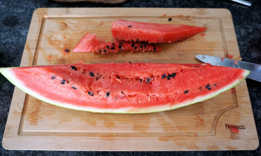 How to cut a watermelon into cubes ? 