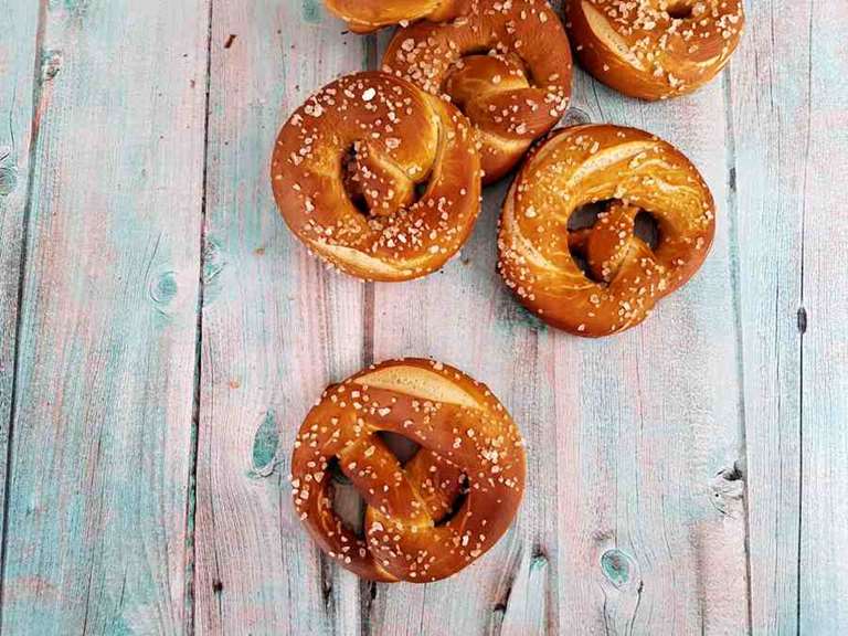 traditional german pretzels cuisinefiend.com