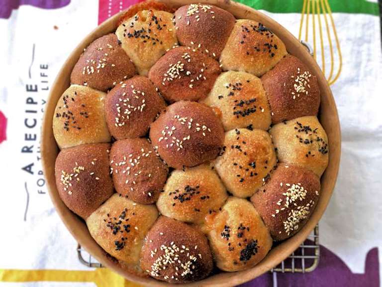 Sourdough dinner rolls to tear and share