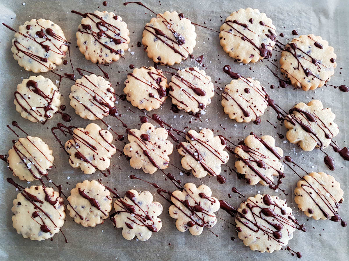 sable biscuits with cocoa nibs cuisinefiend.com