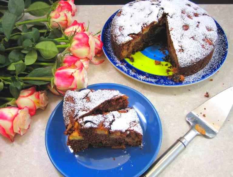 spiced brown apple cake with cinnamon and cocoa cuisinefiend.com