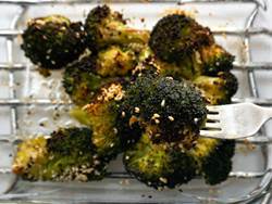 sesame-roasted-broccoli
