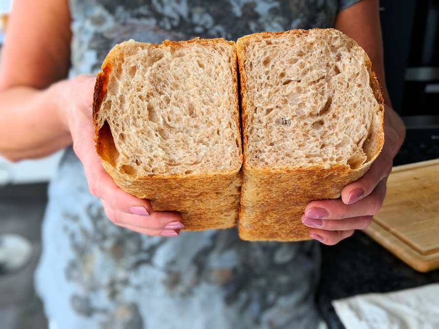 https://www.cuisinefiend.com/RecipeImages/Sourdough%20sandwich%20loaf/tartine-sandwich-loaf-3.jpg