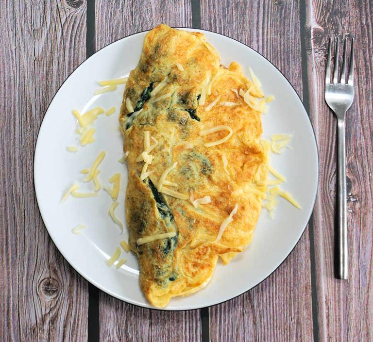 spinach and cheese omelette cuisinefiend.com