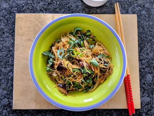 thai noodles with cinnamon