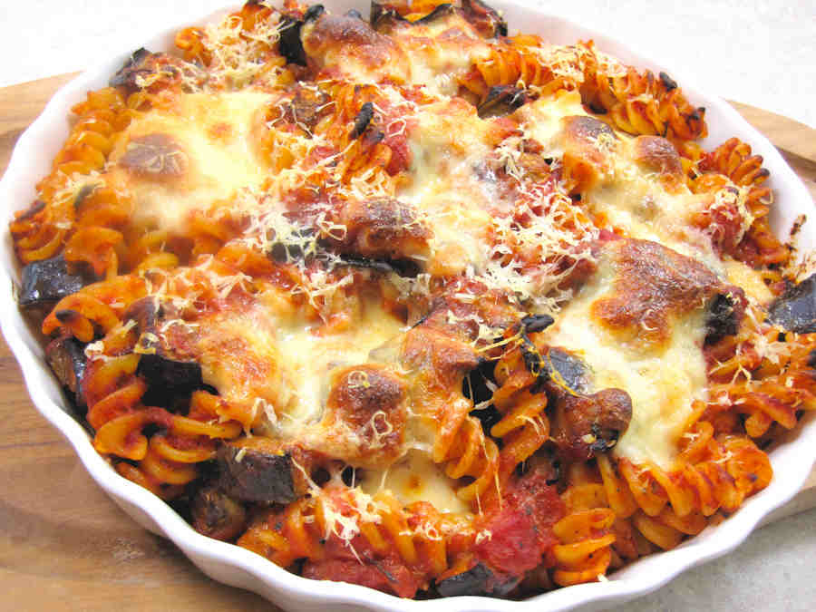 aubergine and tomato pasta bake cuisnefiend.com
