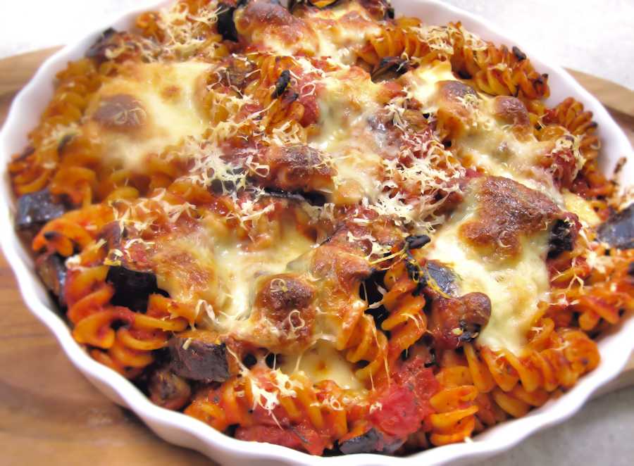 Aubergine and tomato pasta bake