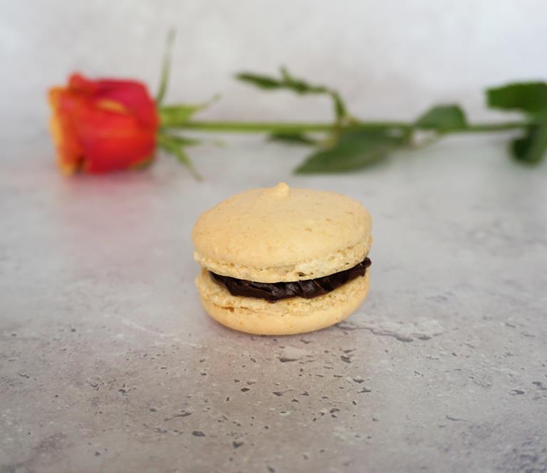 macarons with dark chocolate filling cuisinefiend.com